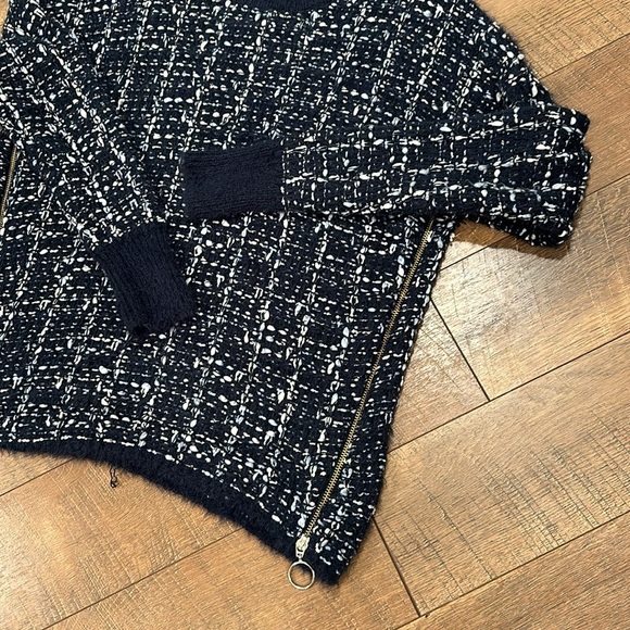NWT! Cozy Sweater - Picture 4 of 4